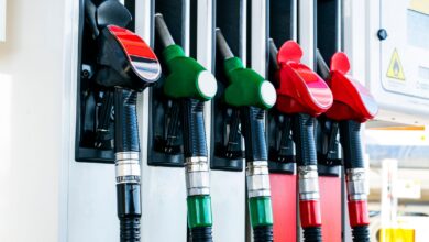 الإمارات تخفض أسعار البنزين في مايو 2022