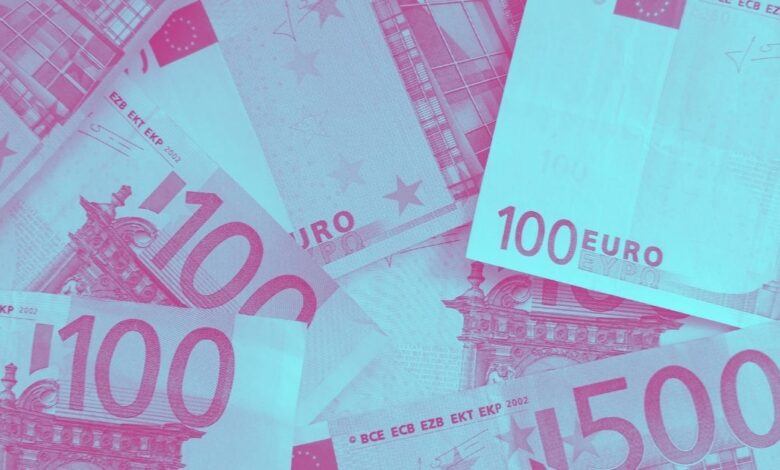 للمرة الأولى منذ 20 عام: اليورو أقل من الدولار