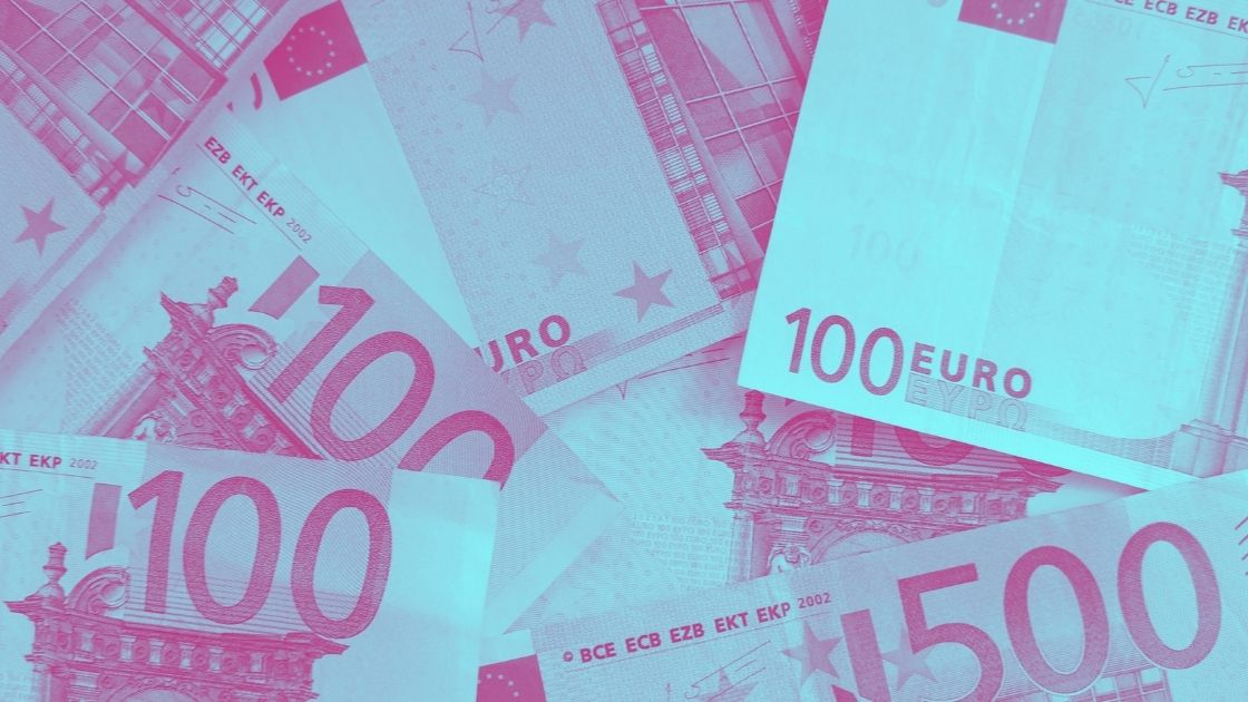 للمرة الأولى منذ 20 عام: اليورو أقل من الدولار
