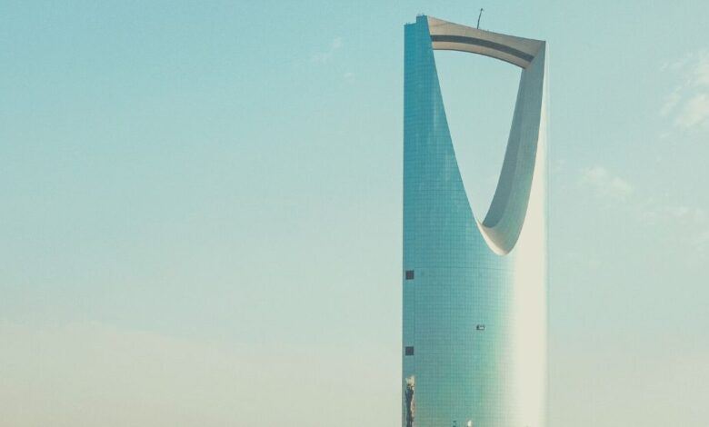 صندوق الاستثمارات العامة السعودي يزيد حصته في ألفابت وميتا