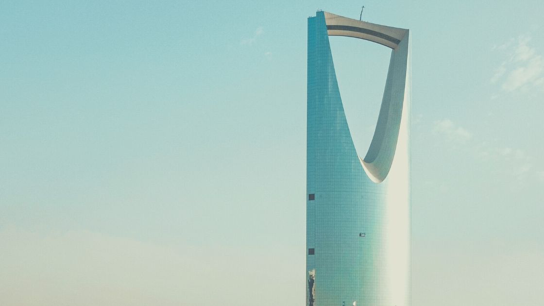 صندوق الاستثمارات العامة السعودي يزيد حصته في ألفابت وميتا