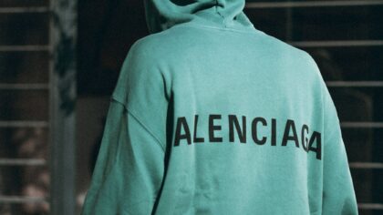 قصة سقوط Balenciaga وحملتها الترويجية المثيرة للجدل