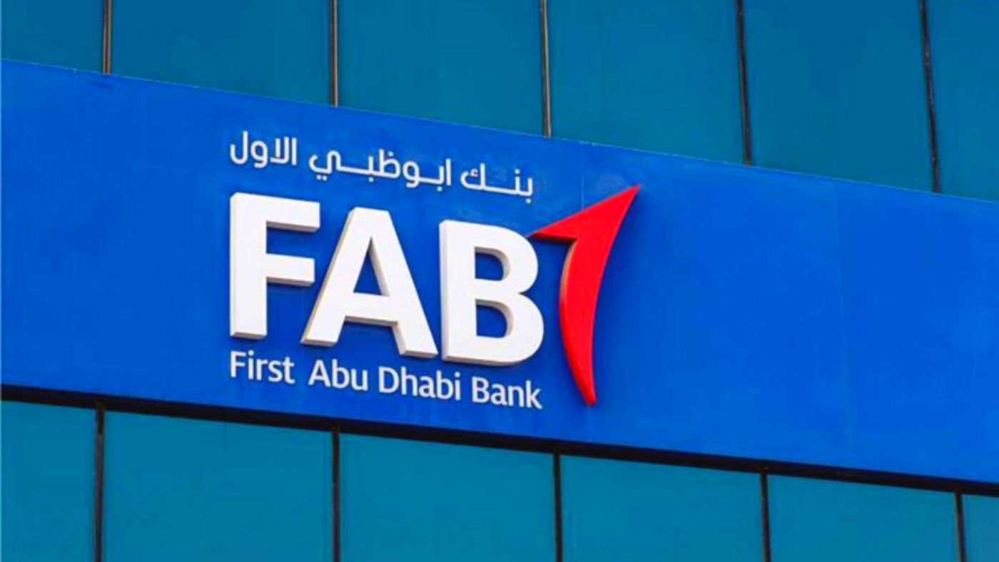 بنك أبوظبي الأول يتعاون مع الموانئ والجمارك والمناطق الحرة لتوفير المدفوعات غير النقدية