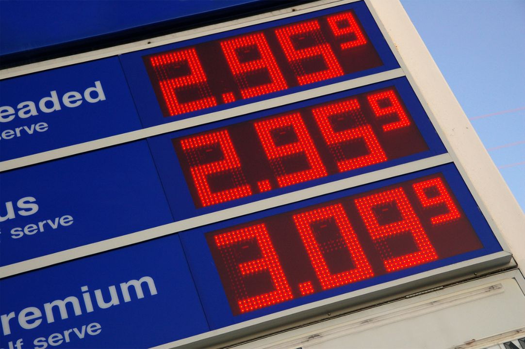 الإمارات تعلن أسعار البنزين والديزل لشهر يناير 2023