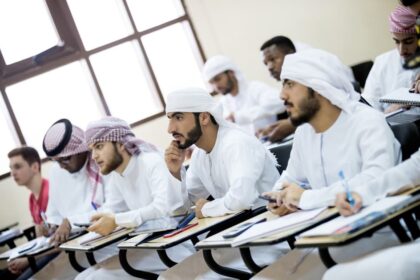 جامعة أبوظبي تُنظّم استخدام ChatGPT في التعليم