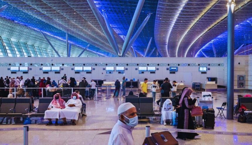 المطارات السعودية تشهد ارتفاعًا بنسبة 42% في عدد المسافرين خلال أول أربعة أشهر من 2023
