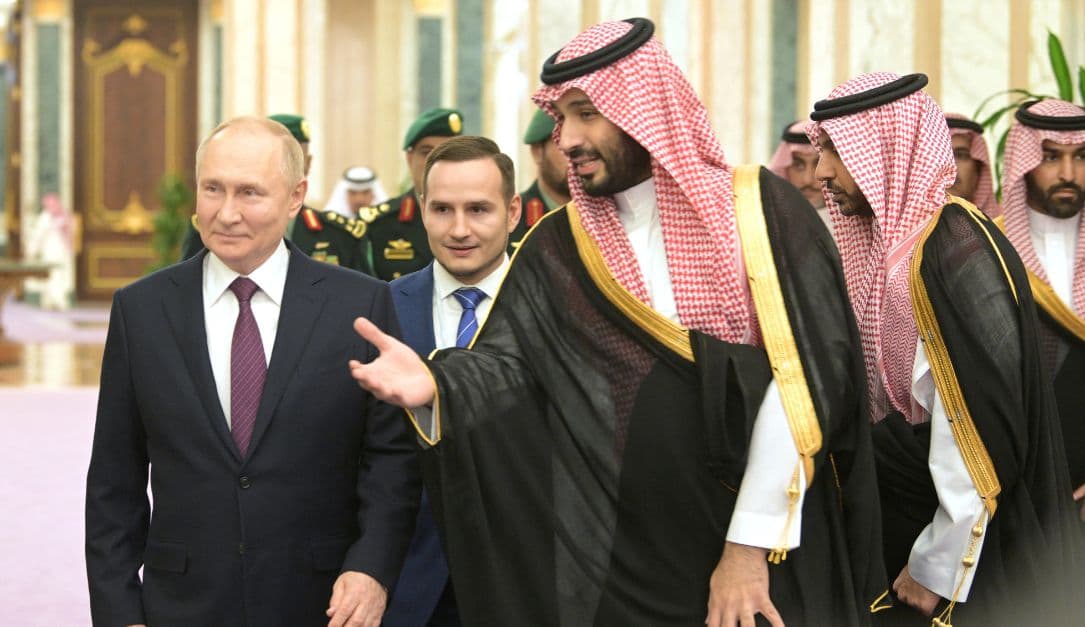 السعودية وروسيا تستعرضان الجهود المشتركة للتقليل من الاعتماد على الدولار في ظل تحالف بريكس