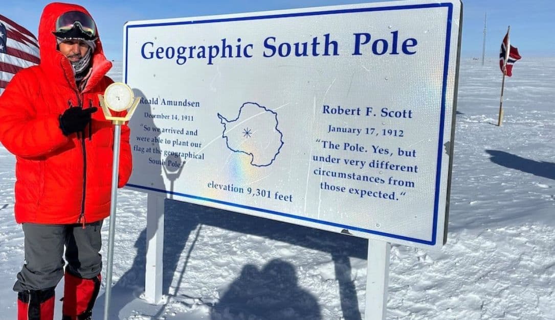 رجل أعمال سعودي يحقق حلمه بزراعة علم المملكة على القطب الجنوبي