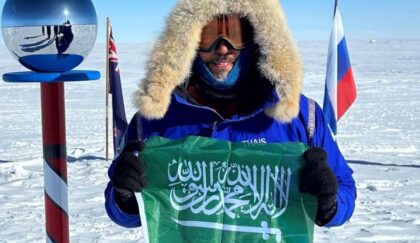 رجل أعمال سعودي يحقق حلمه بزراعة علم المملكة على القطب الجنوبي 1