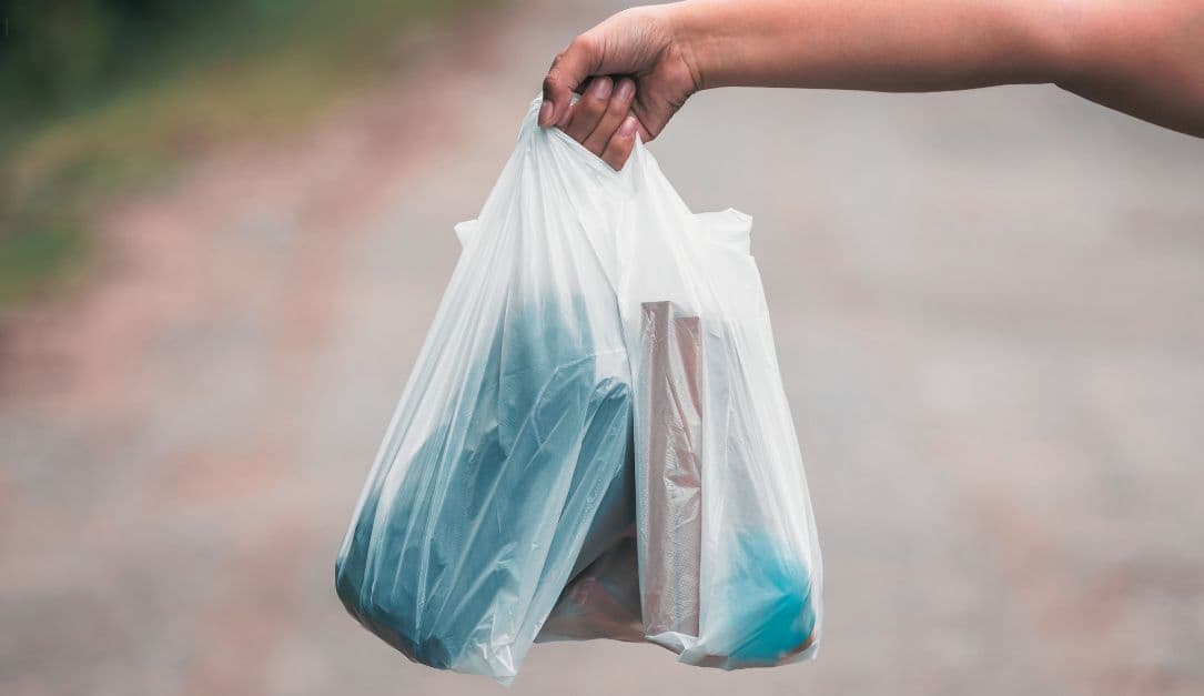 دبي تحظر المنتجات البلاستيكية أحادية الاستخدام على مراحل