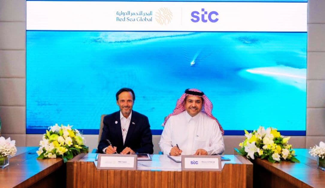 الاتصالات السعودية توقّع شراكة استراتيجية مع البحر الأحمر العالمية